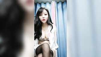 渣女黑絲高跟鞋誘惑男伴 後入射嘴裡