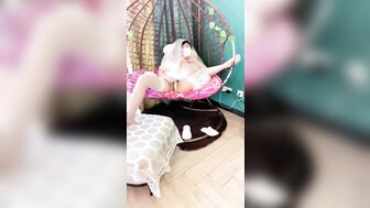 騷氣人妻百媚穿著婚紗被插 爽爆叫翻天