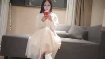 約炮白色長裙女到酒店啪啪 舌吻舔弄口交騎乘一直呻吟嬌喘非常誘人