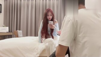 重金約炮很會打扮的美女 瘋狂輸出她的小穴白漿直流