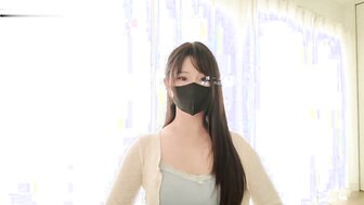 為了讓男主開心 娜娜選了一套性感套裝給他驚喜