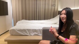 探花約了一個胸型特別漂亮的女孩 皮膚光滑白虎小穴非常配合