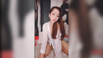 主播OL打扮眼鏡絲襪啪啪 菊花深度開發小穴被操到出白漿