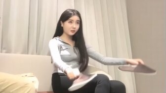 樣子甜美巨乳姐姐很騷 被操太久快要崩潰的樣子