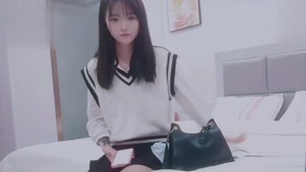 清純白晢學生兼職賺學費 害羞的她不敢放聲大叫