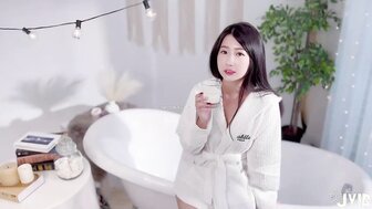 美乳女神浴室誘惑 渴奶不小心把奶倒滿身