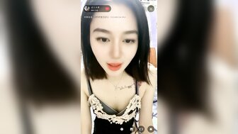 女神級正妹不習慣在鏡頭上啪啪 被幹時樣子害羞 叫床聲好淫蕩