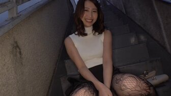 300MAAN727 淫蕩正妹才剛禁慾幾天便忍不住不街上用自慰棒 要帶回酒店好好調教