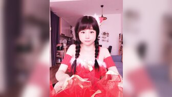 可愛夢莉的聖誕禮物是夢寐以求的大雞巴