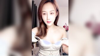 高顏值美女小雅女上被狂操還淫蕩著自摸 騷氣呻吟真誘人
