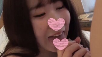 FC2PPV4640302 和剛畢業的無辜娃娃臉18歲女孩啪啪大興奮