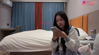 探花18歲嬌小可愛女孩還有些SM愛好