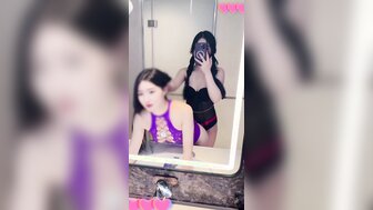 兩個騷女用假屌互操