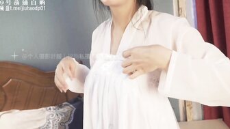爆乳外拍模特兒給攝影師的特別服務