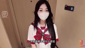 天真爛漫學生與她的學長進行戀愛練習體驗 由牽牽手開始一發不以收拾