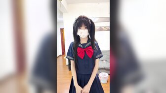水手服配上黑絲的清純小母狗必須及她的小咀塞上雞巴才能乖乖聽話